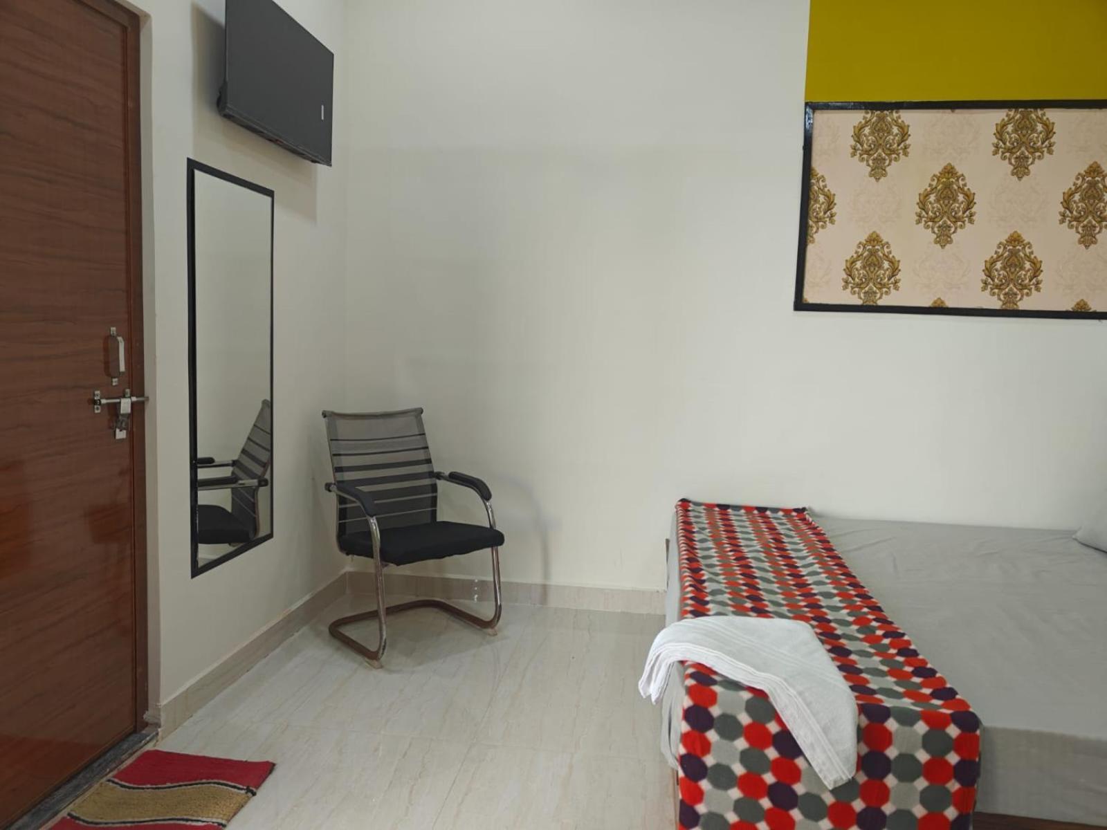 Hari Sharnam Home Stay Mathura Extérieur photo